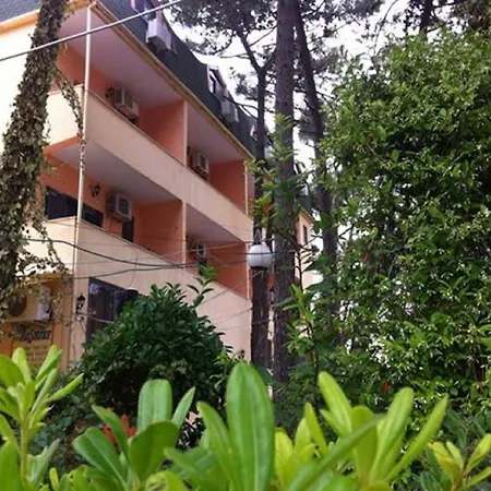 Kosmira Hotel *