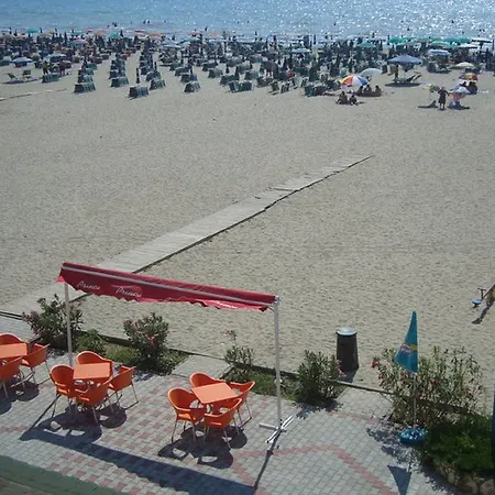 Kosmira Hotel *